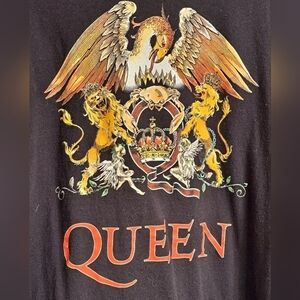 Queen Black Graphic T Shirt   Size L